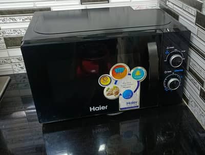 Haier Microwave Oven 20 Liter – 700W – Excellent Condition