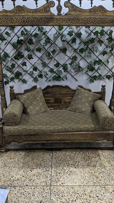 Outdoor Swing in 10/10 condition. Three seater.