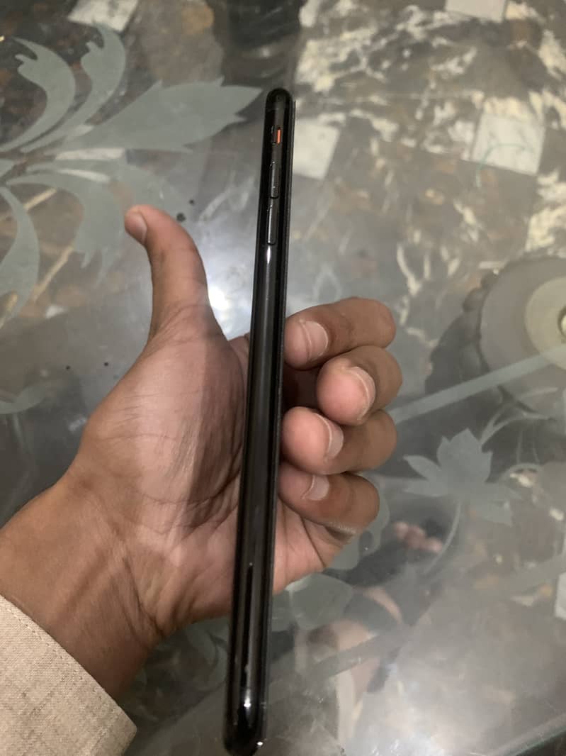 Apple iPhone 7 Plus 0