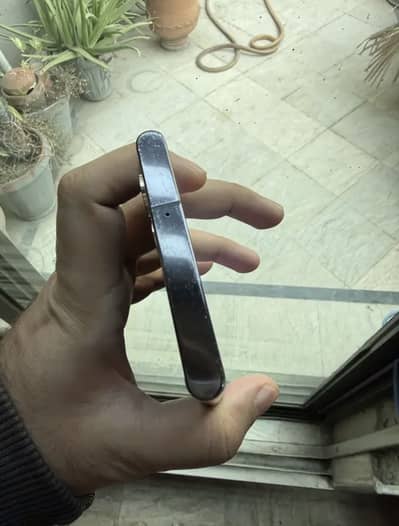 S 22 ultra 12/512 location Chakwal 03105985890