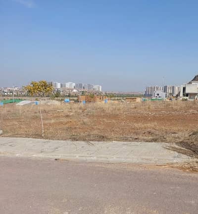 10 marla sec j plot for sale