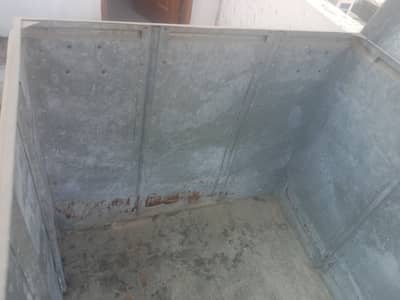 Big trunk for sale with astand