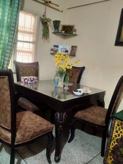 Dinning table with chairs