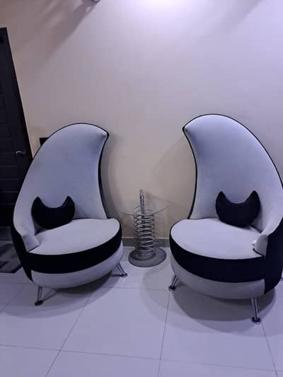 Excellent condition drawing room set (sofa set & tables]