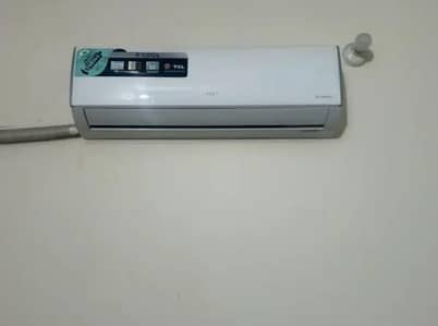 TCL 1.5 ton inverter heat and cool in new condition
