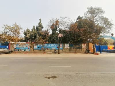 Main Double Road 4 Kanal Building In Township For Sale At Good Location