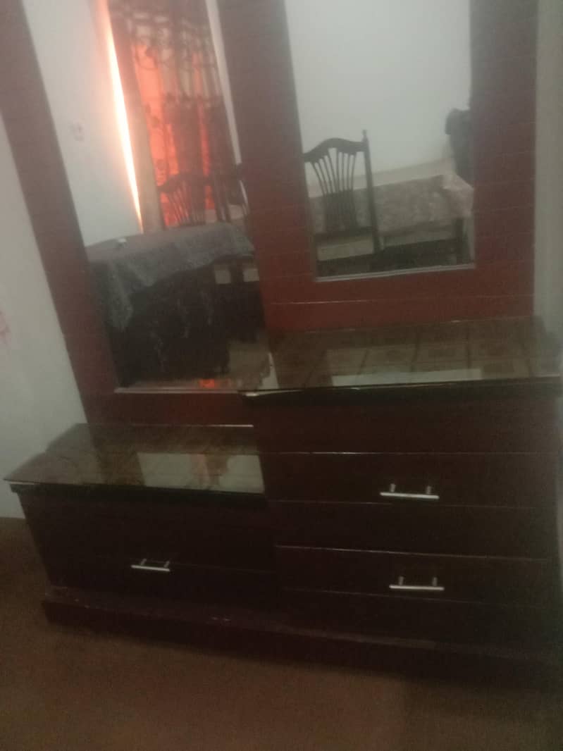 dressing table 0
