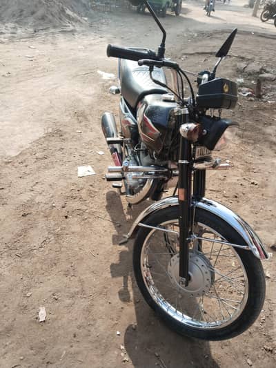 Honda 125 black colour totally jenion