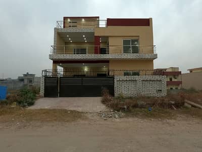 Centrally Located On Excellent Location House In CDECHS - Cabinet Division Employees Cooperative Housing Society Is Available For sale