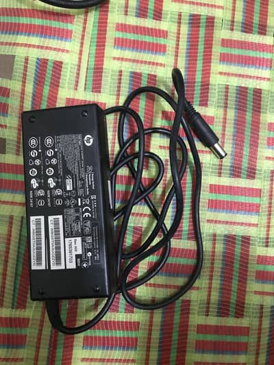 Hp 90 watt  pin charger
