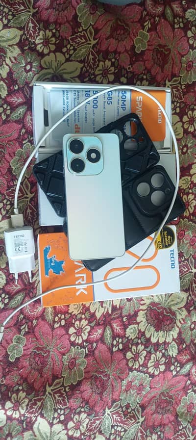 foll box 8 GB 256 GB dual speaker sound processor 85 battery 5000