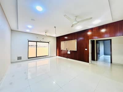 1 Kanal Houses Available For Rent