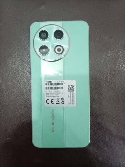 Spark 30 pro 10/10 condition in warranty.