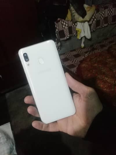 Samsung A30 4GB 64GB display raf rough hai exchange possible