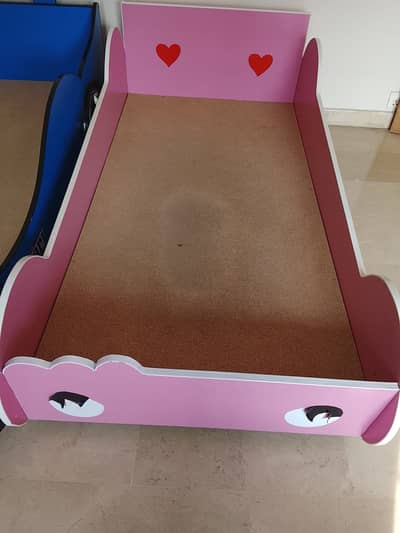 2 kids single beds for sale.