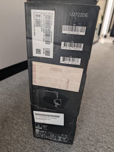 Dell UltraSharp 27 USB-C Hub Monitor box pack