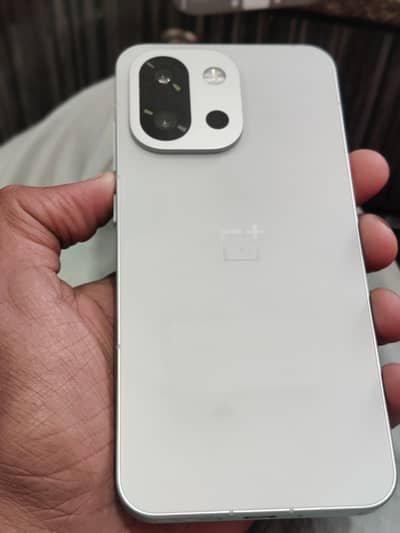 OnePlus 13t 16/256   120fps PUBG non pta  8 elite 3month sim time