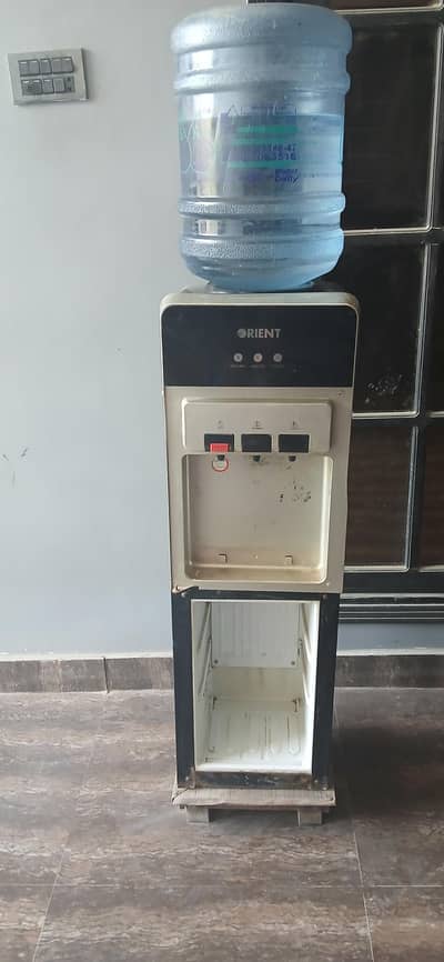 on hai chal rha hai repair nhi hai sirf darwazay nikal gye hai