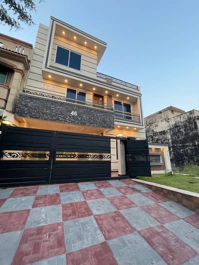 30*60 7 marla Brandnew house for sale in G-13 Islamabad
