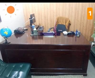 excellent executive table for sale