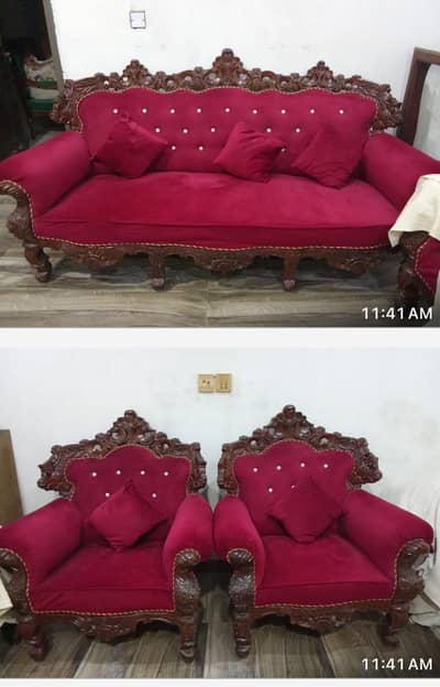 Chanoti Sofas set with table condition brand new