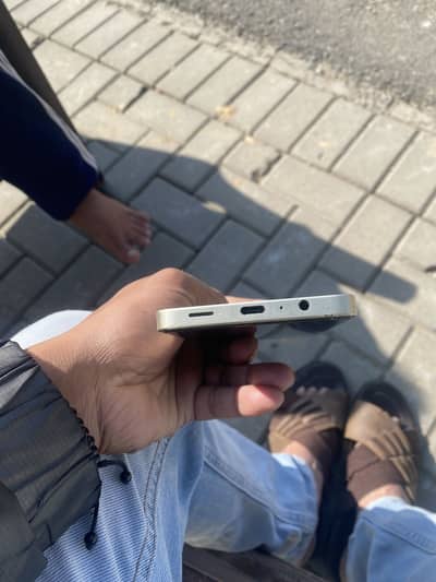 Samsunga06 64gb 6 months use ok chal raha no issue with box