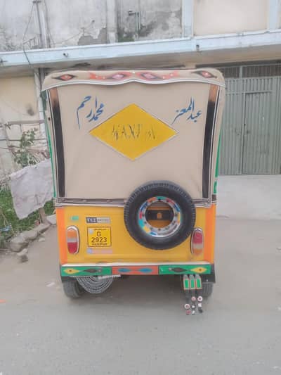 good condition rickshaw with newly install tire's