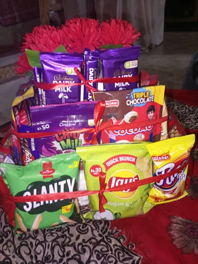 GIFT BOX WITH ITEM / RS 7000