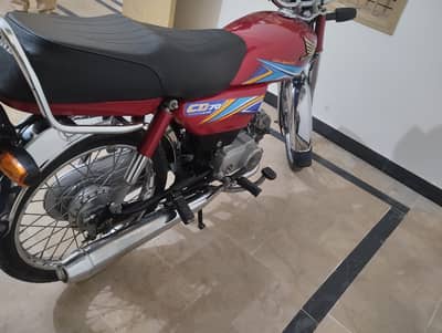 Bike urgent sale karna ha contact 03045771094