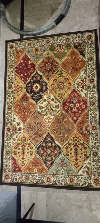 Elegant Traditional Persian Pattern Rug – Excellent Condition