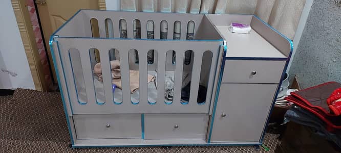 Baby bed with drawers unique look big size scratchless condition