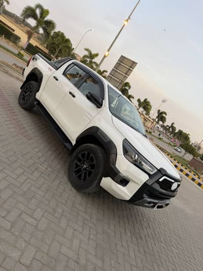 Toyota Hilux Revo Rocco 2.8