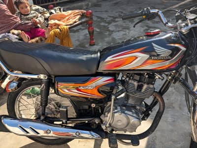 honda 125 black colour lush condition