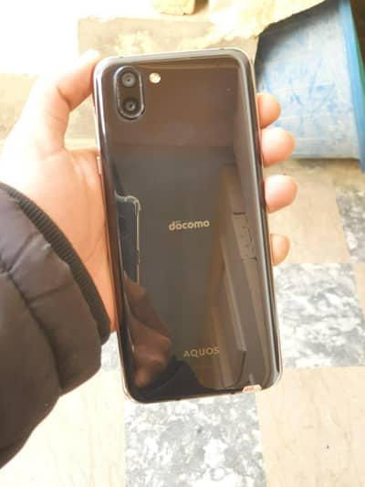 Aquos R2 4/64 845 snapdragon 1'year sa sim chal rahi ha gaming phone