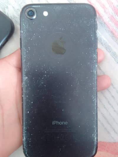 IPHONE /7     BACK THORA RUFF HA UR CAMERA KA GLASS NHI HA