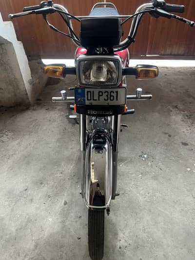 Honda 70 Islamabad nmbr condition 10/10 meri apni name hi 22/23 mdl