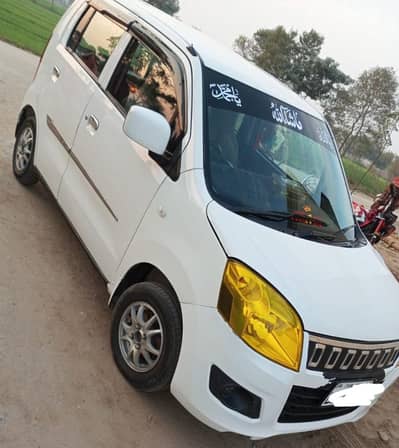 نیو فریش لوگ گاڑی ہے بونٹ پہ تھوڑا سا شاور ہے انجن 100 پرسنٹ ٹائر 80