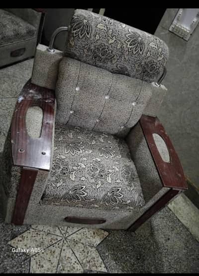 sofa set 6 seater good condition  no demege
