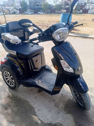 Brand new BIENLG 2025 September Theree Wheeler scooty need cash