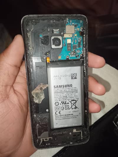 samsung s9 all parts available sirf panel khrab ha. Rabta 03076594991