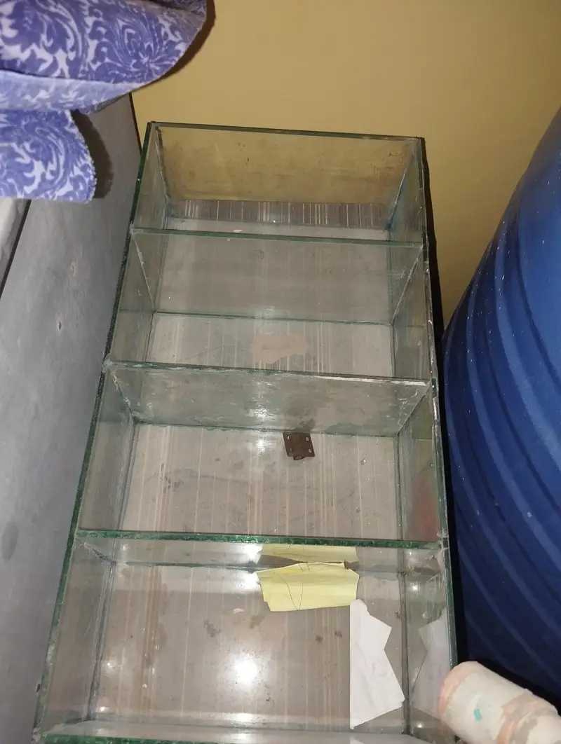 1X Fish Partition Aquarium With Metal stand