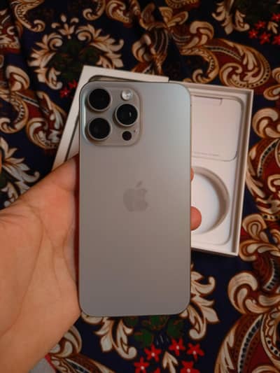 Iphone 15 pro max natural titanium 256Gb 91% battery. 230 cycles