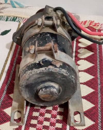 Heavy 12v DC motor full size