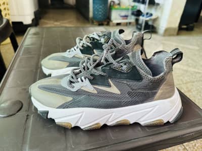 URGENT SALE NIB ASH ECLIPSE SNEAKER WORTH 100$