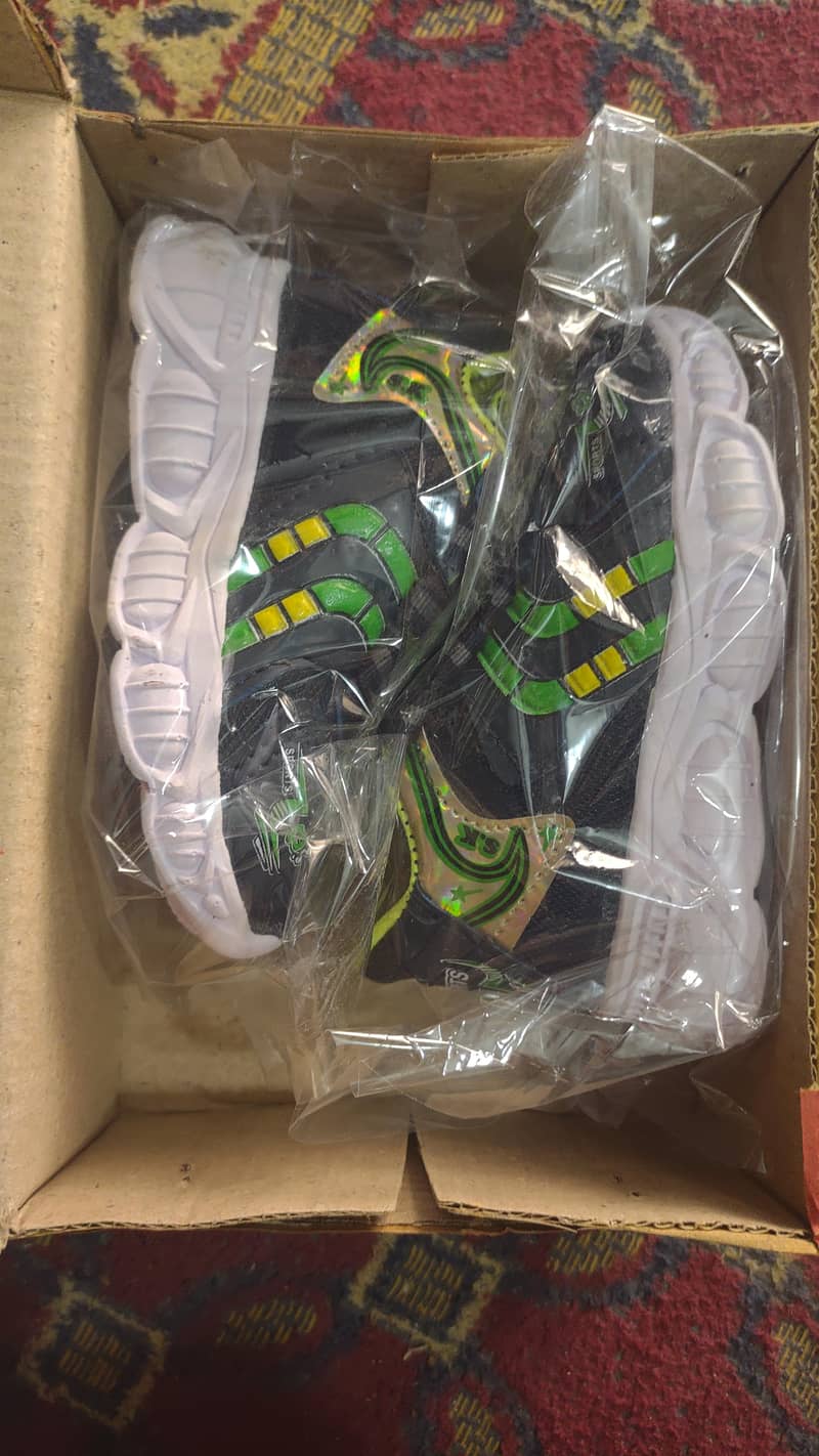 بچوں کے لیے ڈائل لیسنگ سسٹم والے اسپورٹس شوز (نیلا اور لائم گرین) 2