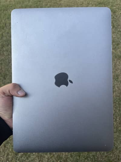 Macbook pro 2017 13 inches with Touch Bar