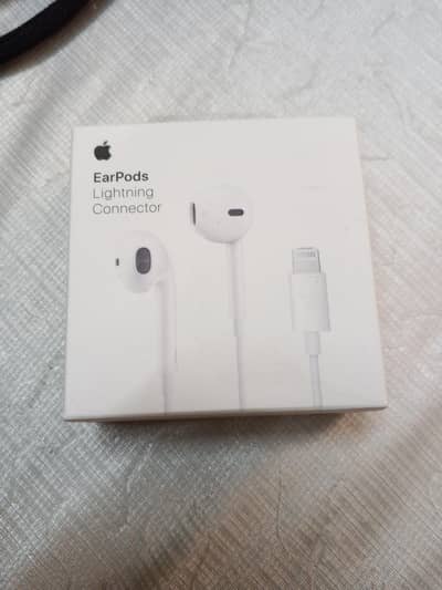 iPhone EarPods Lightning Connector