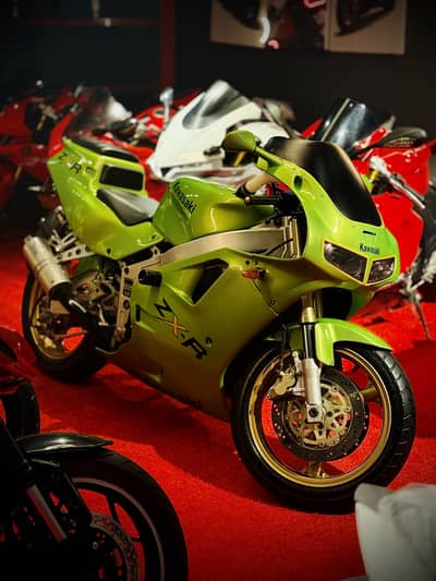 Kawasaki Ninja ZX4R 1998