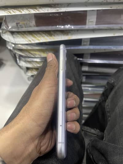 Iphone 11 factory unlock 64gb battery health 76%