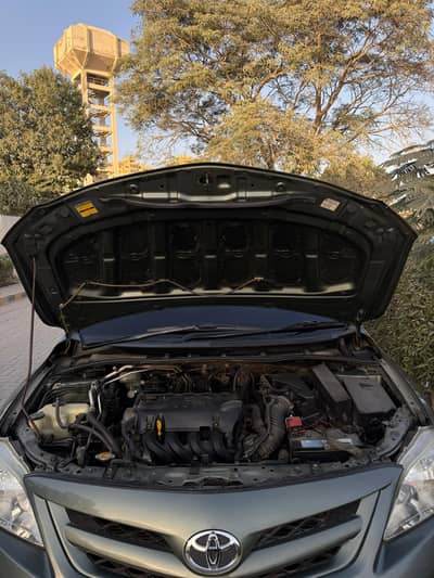 selling corolla gli 2012 bumper to bumper orginal